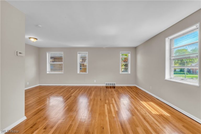 20571 Lake Shore Boulevard #2/UP, Euclid, OH - Photo 4