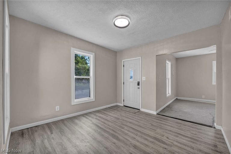 1 Smith Court, Elyria, OH - Photo 6