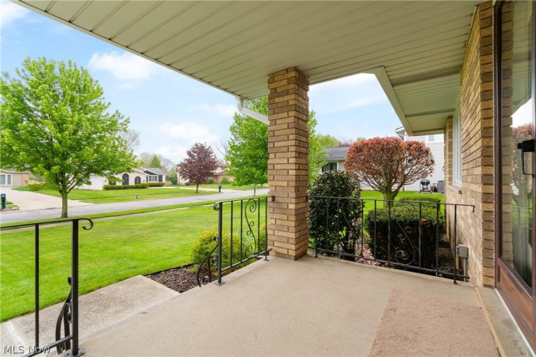 6968 Carol Drive, Independence, OH - Photo 6