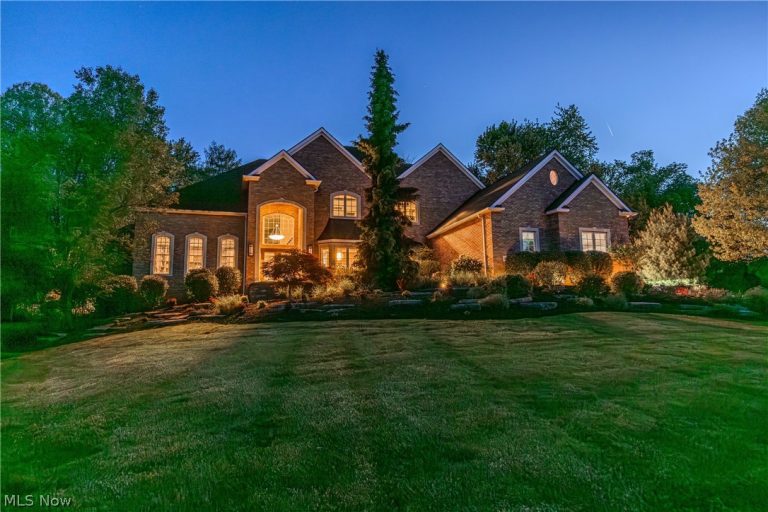 4725 Maidstone Drive, Brecksville, OH - Photo 2