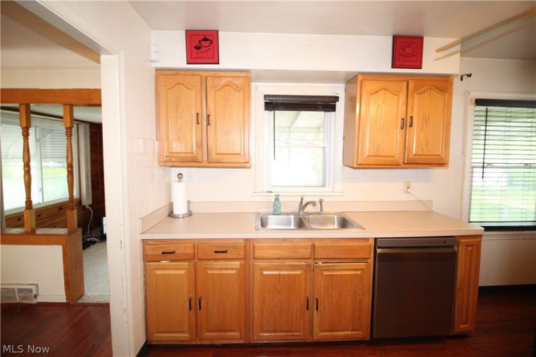 346 Walworth Avenue, Euclid, OH - Photo 6