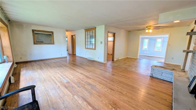 12802 Gardenside Drive, North Royalton, OH - Photo 6