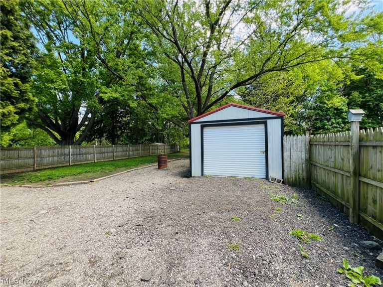 5854 Knollwood Drive, Ashtabula, OH - Photo 6