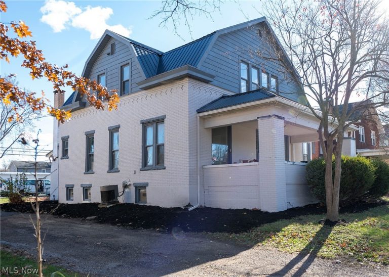 911 Water Street, Uhrichsville, OH - Photo 2
