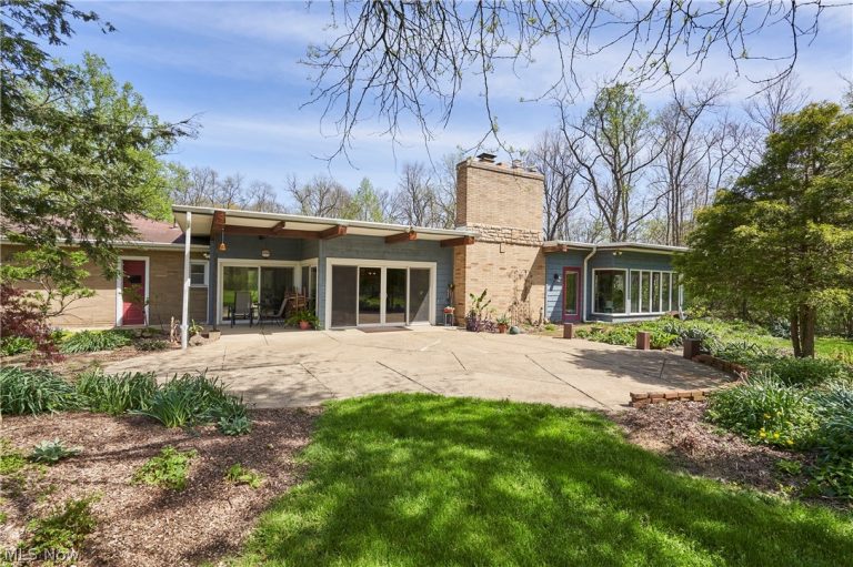 3288 Spring Valley Road, Akron, OH - Photo 2
