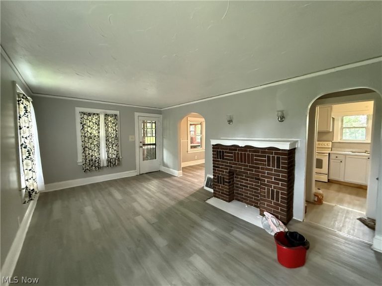 1366 Superior Avenue, Akron, OH - Photo 4