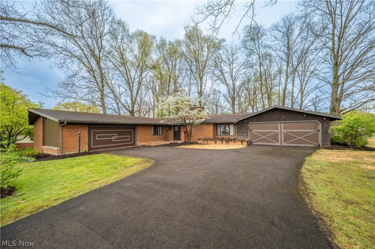1019 Park Circle, Girard, OH, 44420