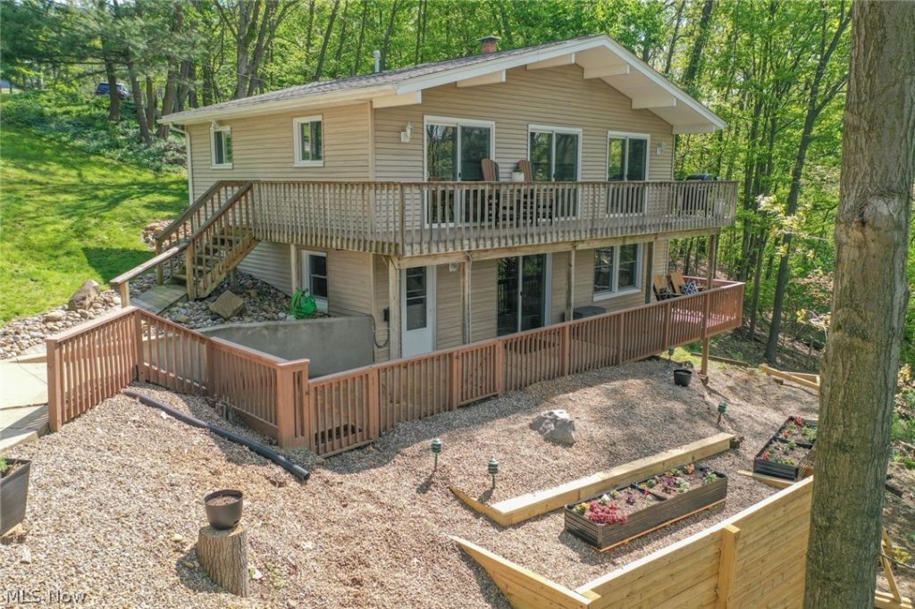195 Oneida Trail, Malvern, OH
