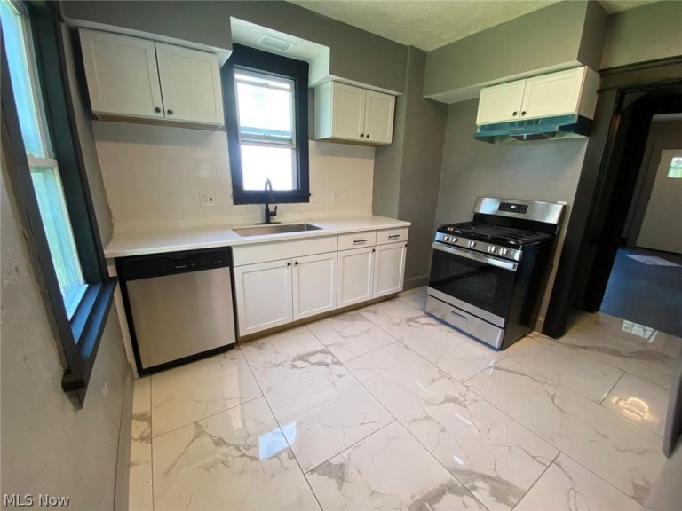 14726 Puritas Avenue, Cleveland, OH - Photo 8