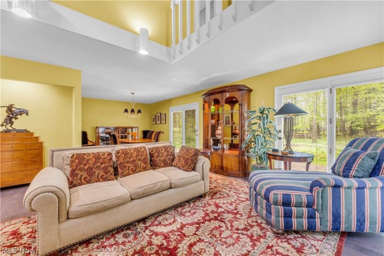 36 Oakshore Drive, Bratenahl, OH - Photo 8