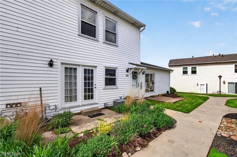 2549 Royal County Down Drive #15B, Uniontown, OH - Photo 2