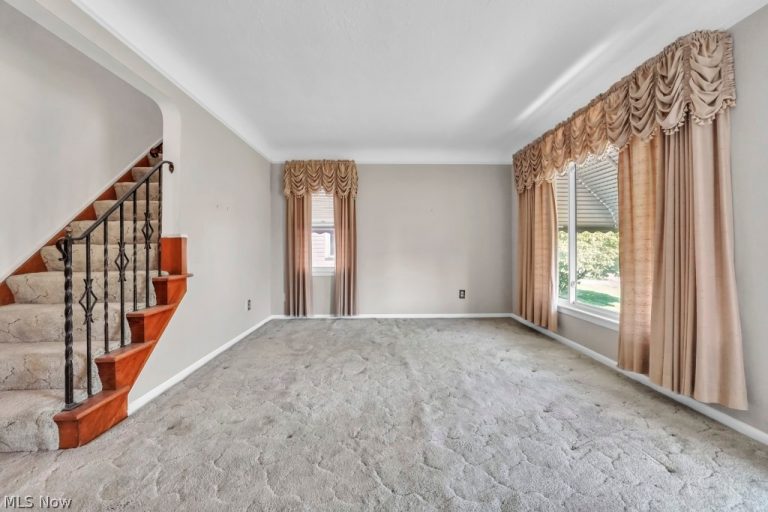 13708 Woodward Boulevard, Garfield Heights, OH - Photo 3