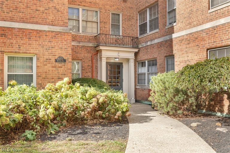 15825 Van Aken Boulevard #105W, Shaker Heights, OH - Photo 2