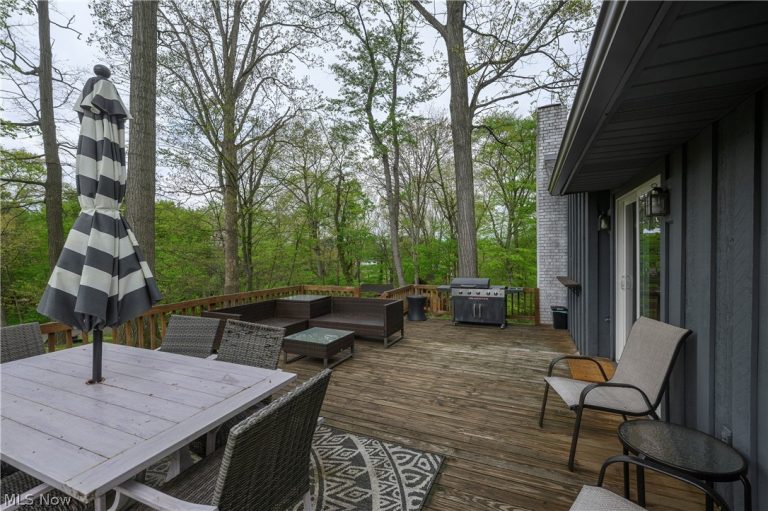 2490 Oak Tree Drive, Dover, OH - Photo 8