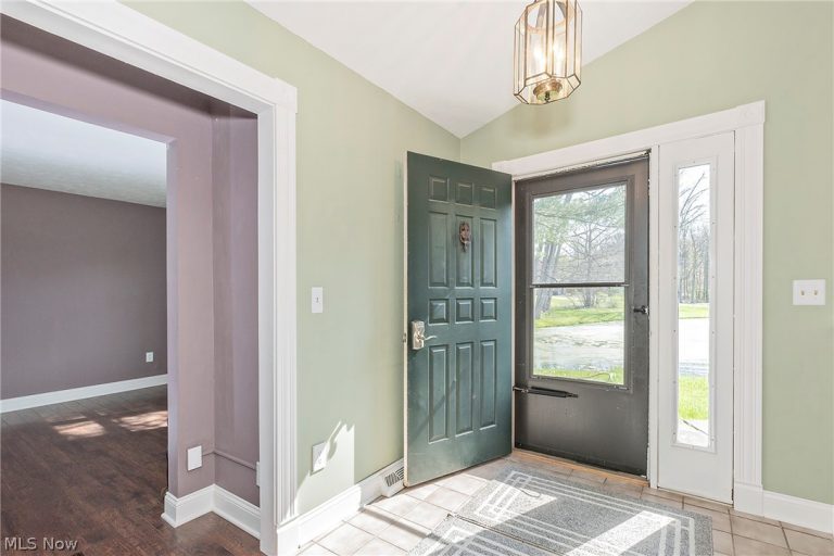 13310 Cedar Acres Drive, Chesterland, OH - Photo 2