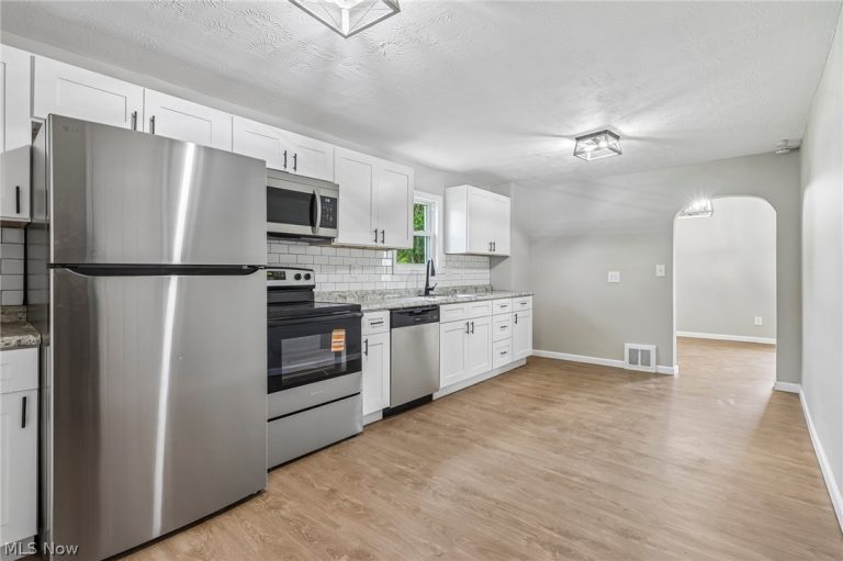 3535 Erin Avenue, Cleveland, OH - Photo 4