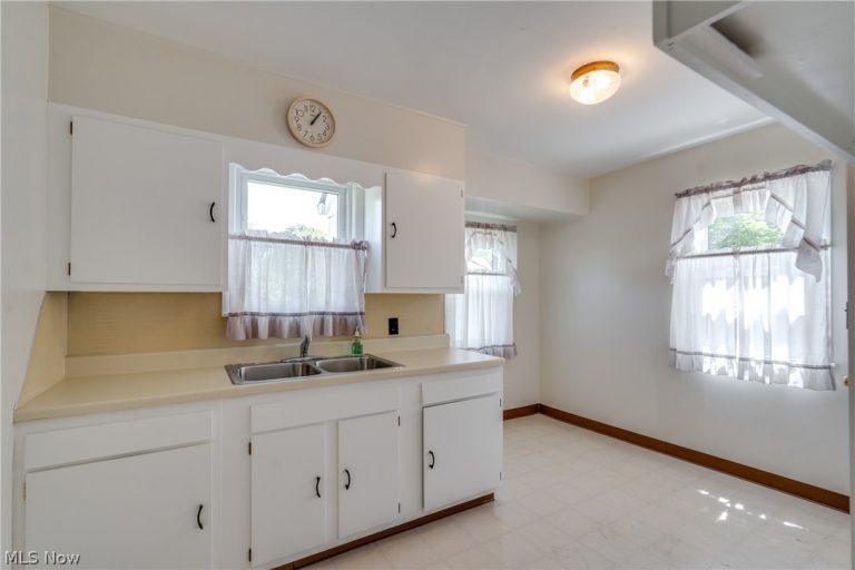 1701 Brown Street, Akron, OH - Photo 3