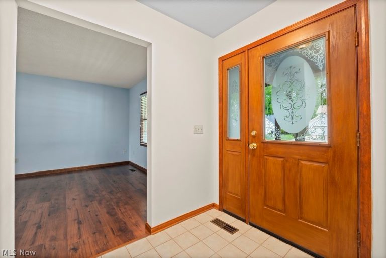 314 Greenwood Court, Elyria, OH - Photo 4
