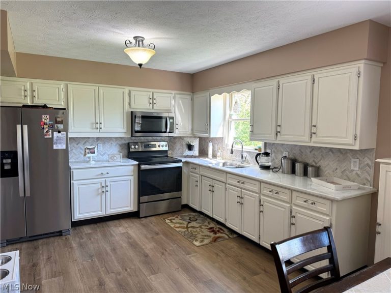 3906 Webb Road, Ravenna, OH - Photo 4