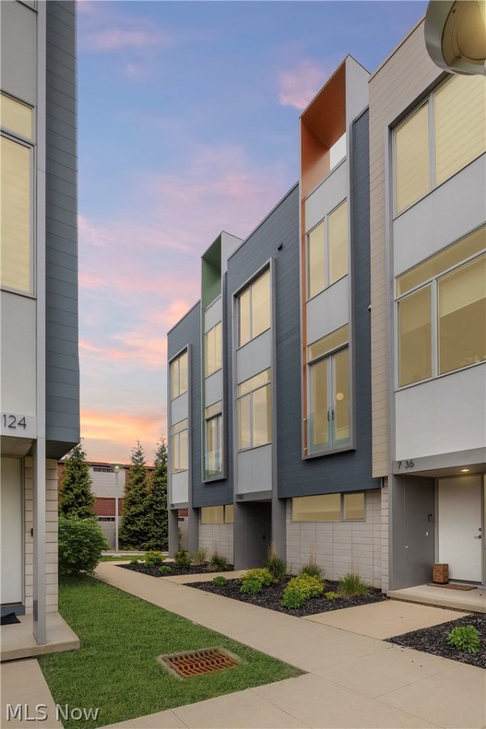 7132 Simpson Court, Cleveland, OH