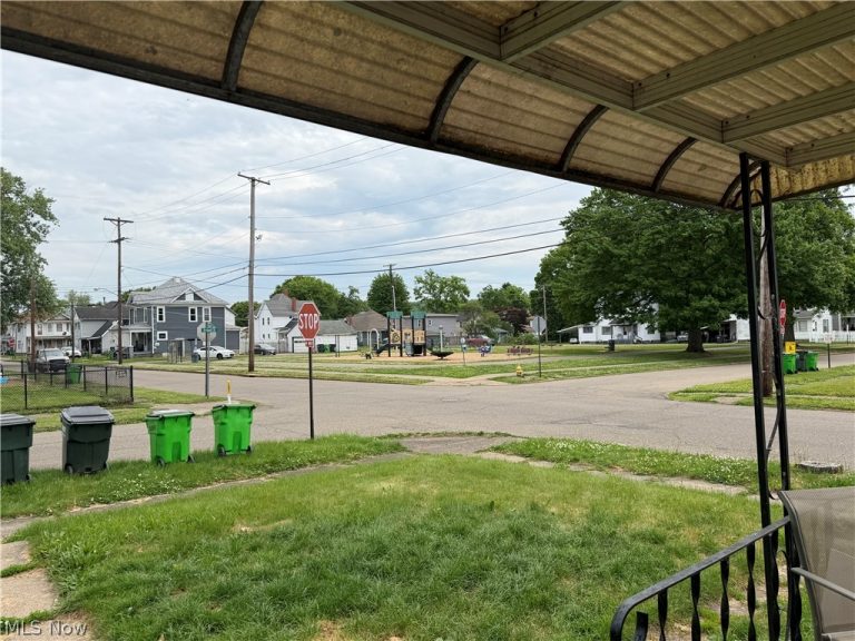 1033 Orchard Street, Coshocton, OH - Photo 4
