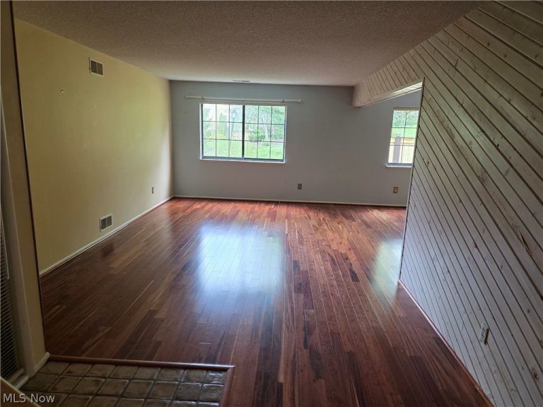 879 Hampton Ridge Drive, Akron, OH - Photo 3