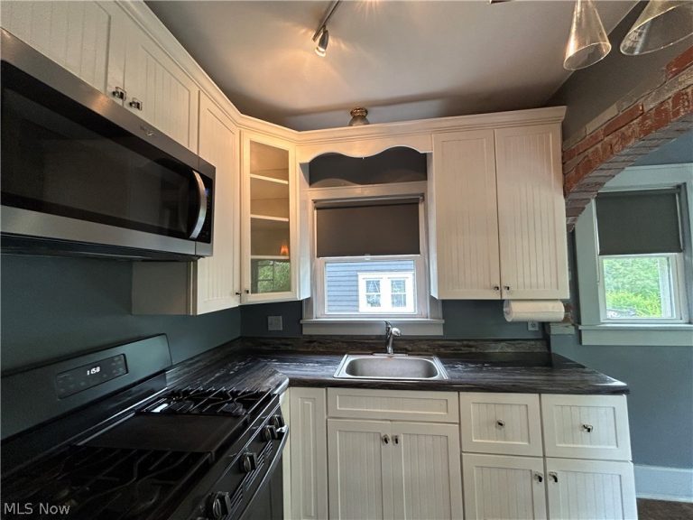 153 Burns Avenue, Akron, OH - Photo 6