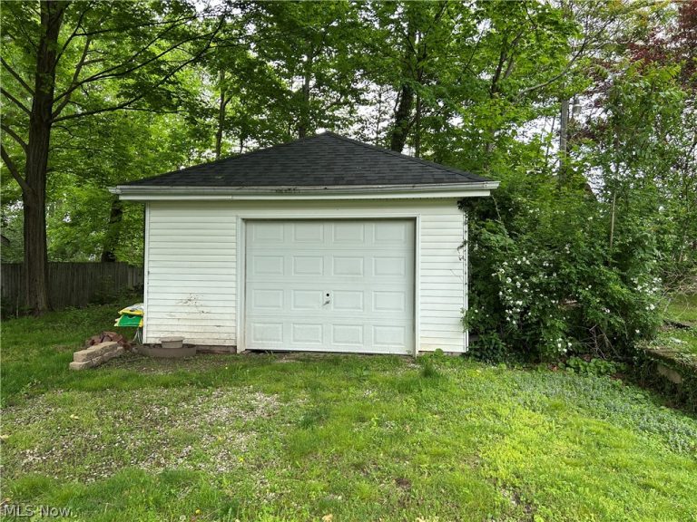 153 Burns Avenue, Akron, OH - Photo 3