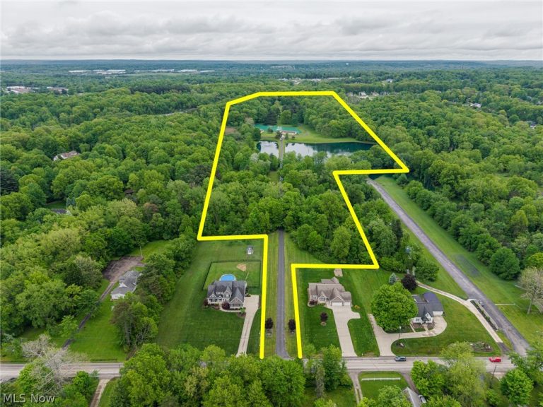 9541 Bedford Road, Macedonia, OH - Photo 3