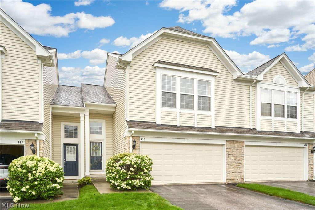 438 Turner Drive, Copley, OH