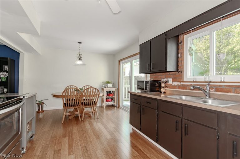 344 Karen Drive, Chardon, OH - Photo 4