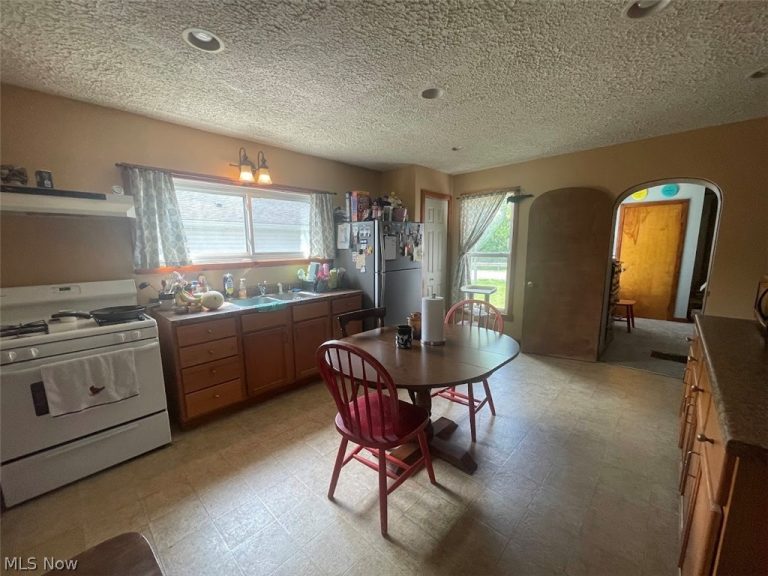 730 Otsego Avenue, Coshocton, OH - Photo 8