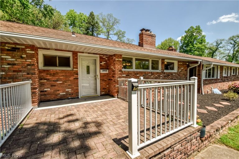 8905 Spring Valley Drive, Mentor, OH - Photo 4