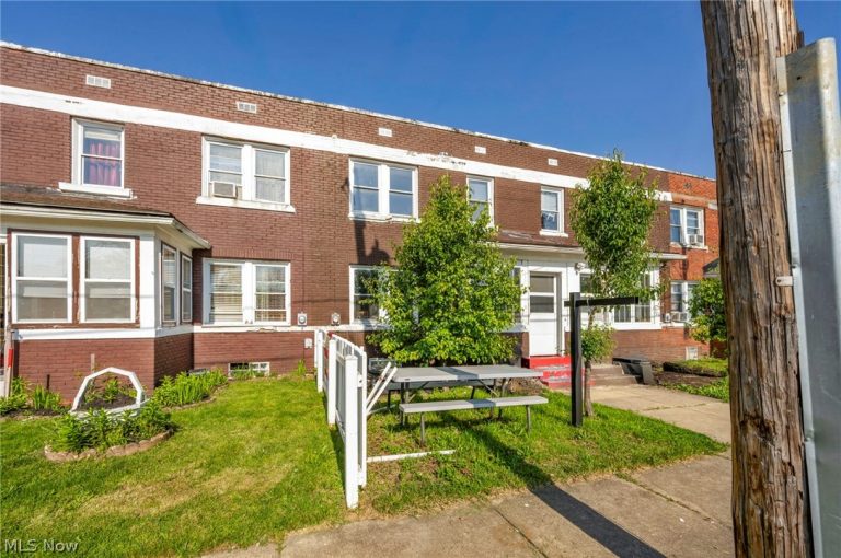 8 Anaconda Road, Akron, OH - Photo 3