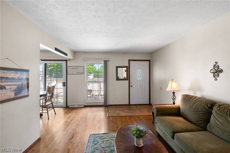 17220 Sheldon Court #48B, Brook Park, OH - Photo 5