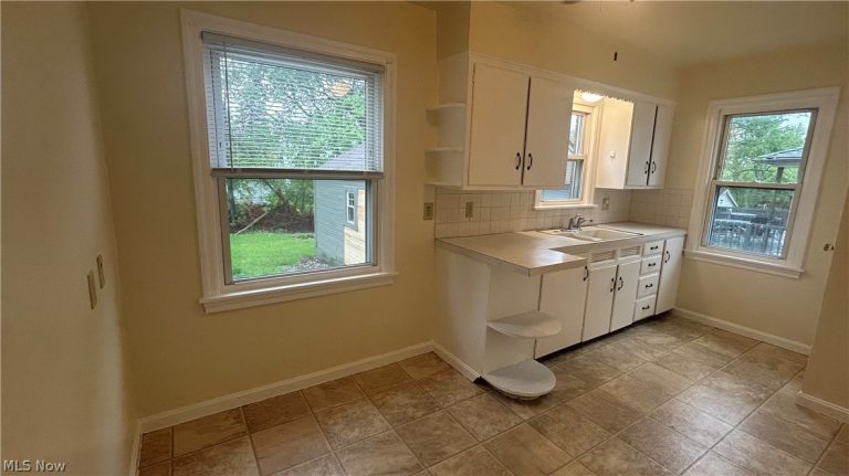 233 Main Street, Girard, OH - Photo 2