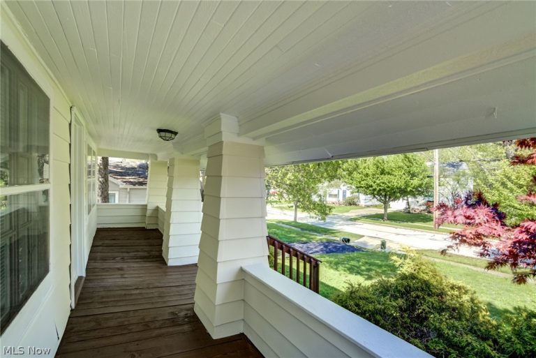 1548 Biltmore Road, Lyndhurst, OH - Photo 6