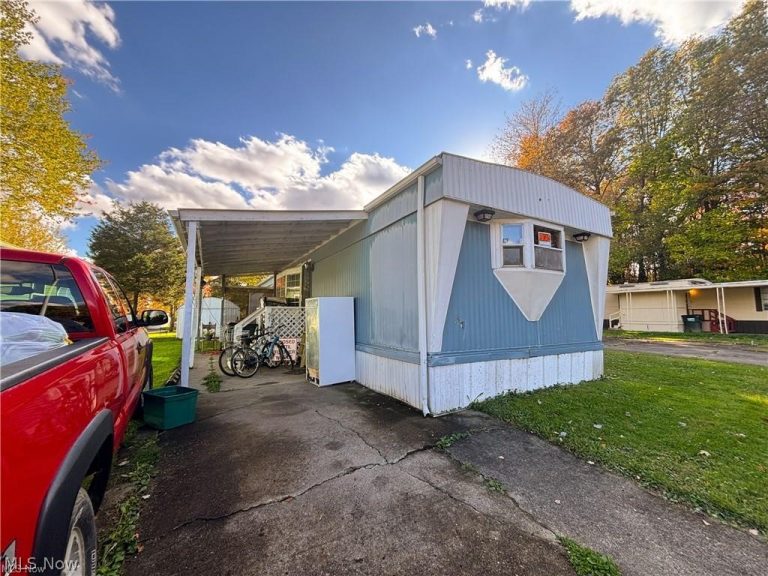 57 Redwood Drive, Beloit, OH, 44609