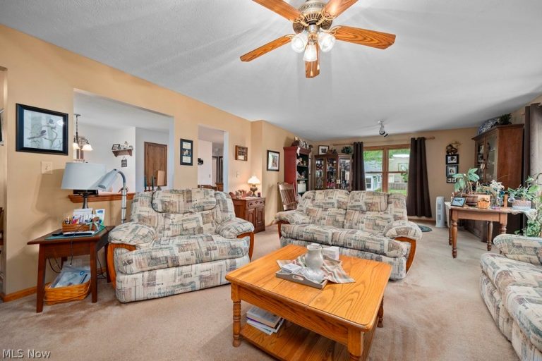 7611 Bronson Road, Olmsted Twp, OH - Photo 8