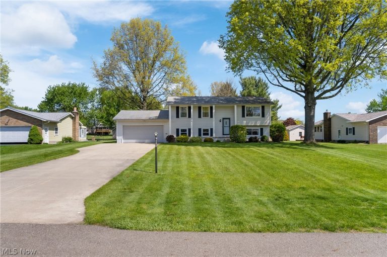 11074 Sagebrush Avenue, Uniontown, OH - Photo 2