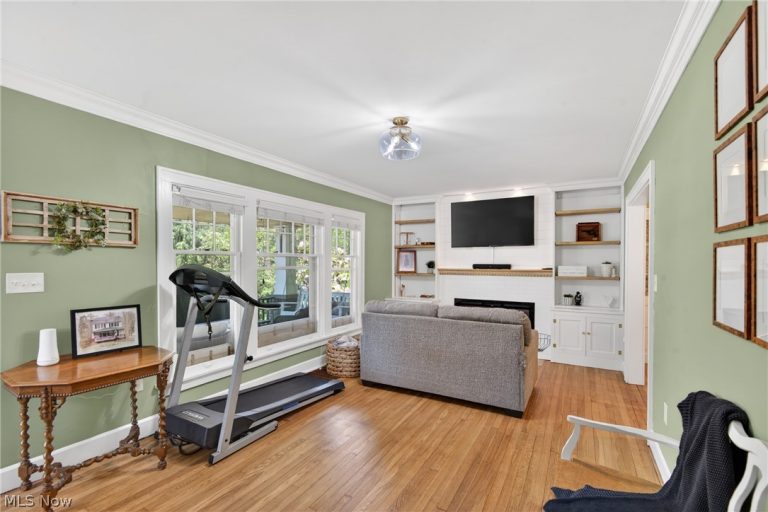 8465 Usher Road, Olmsted Falls, OH - Photo 6