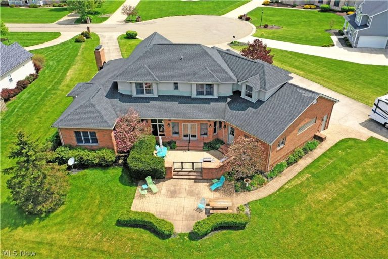 6367 Angel Court, Warren, OH - Photo 4