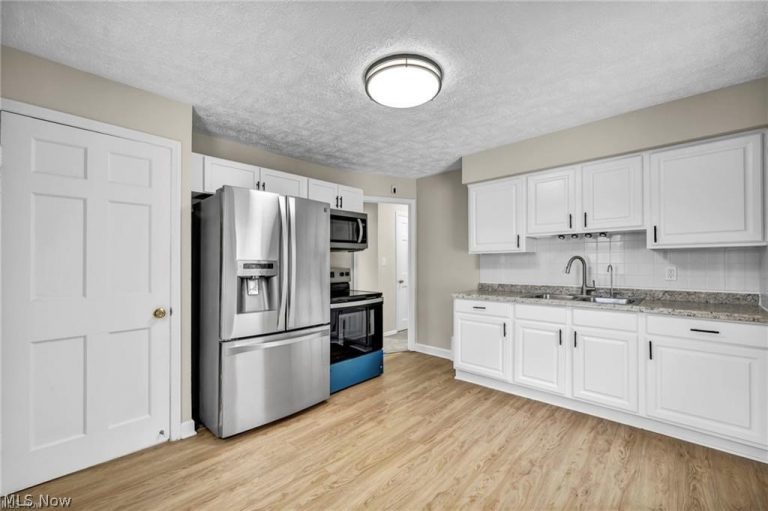 30646 Lorain Road, North Olmsted, OH - Photo 8