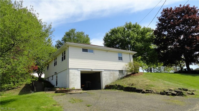 11 Lamp Post Lane, New Cumberland, WV - Photo 2