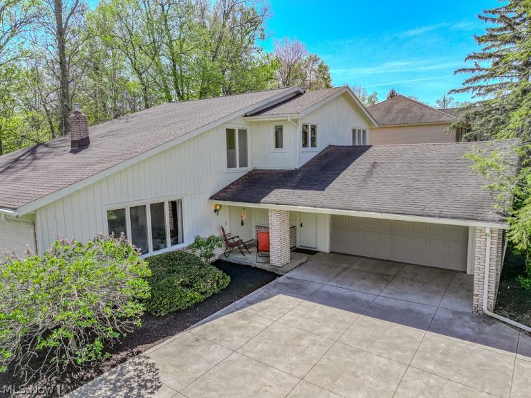 5133 Stansbury Drive, Solon, OH - Photo 2