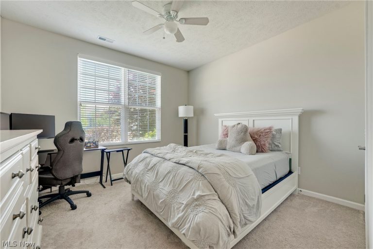 8024 Parkcroft Drive, Mentor, OH - Photo 4