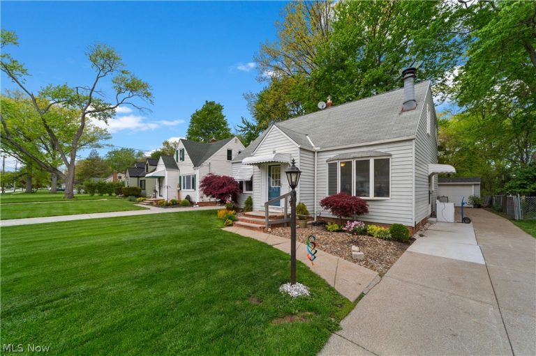 27840 Lincoln Road, Bay Village, OH - Photo 2
