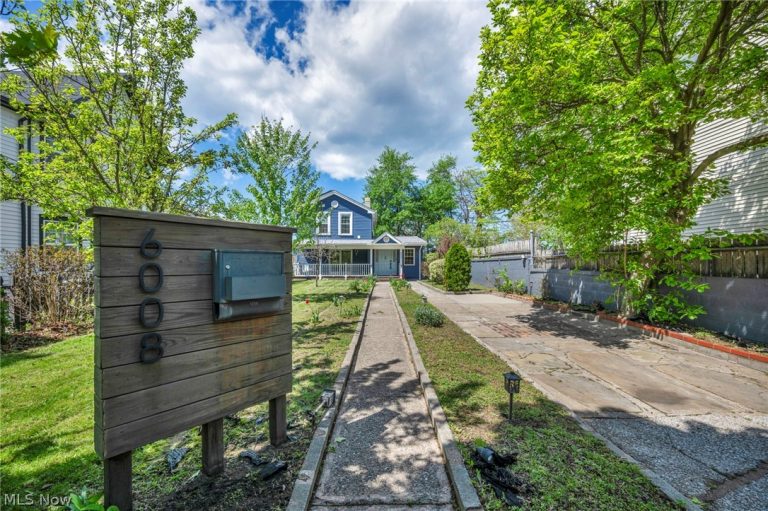 6008 Clinton Avenue, Cleveland, OH - Photo 8