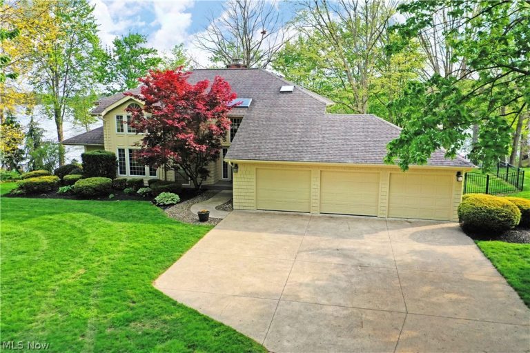 1551 Lake Crest Drive, Roaming Shores, OH - Photo 2