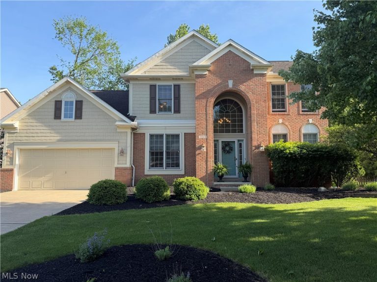 19465 Blue Spruce Drive, Strongsville, OH - Photo 2
